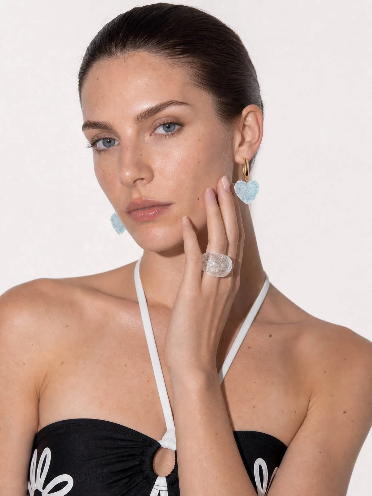 Jelly Mirror chunky resin ring in Transparent silver – detail view