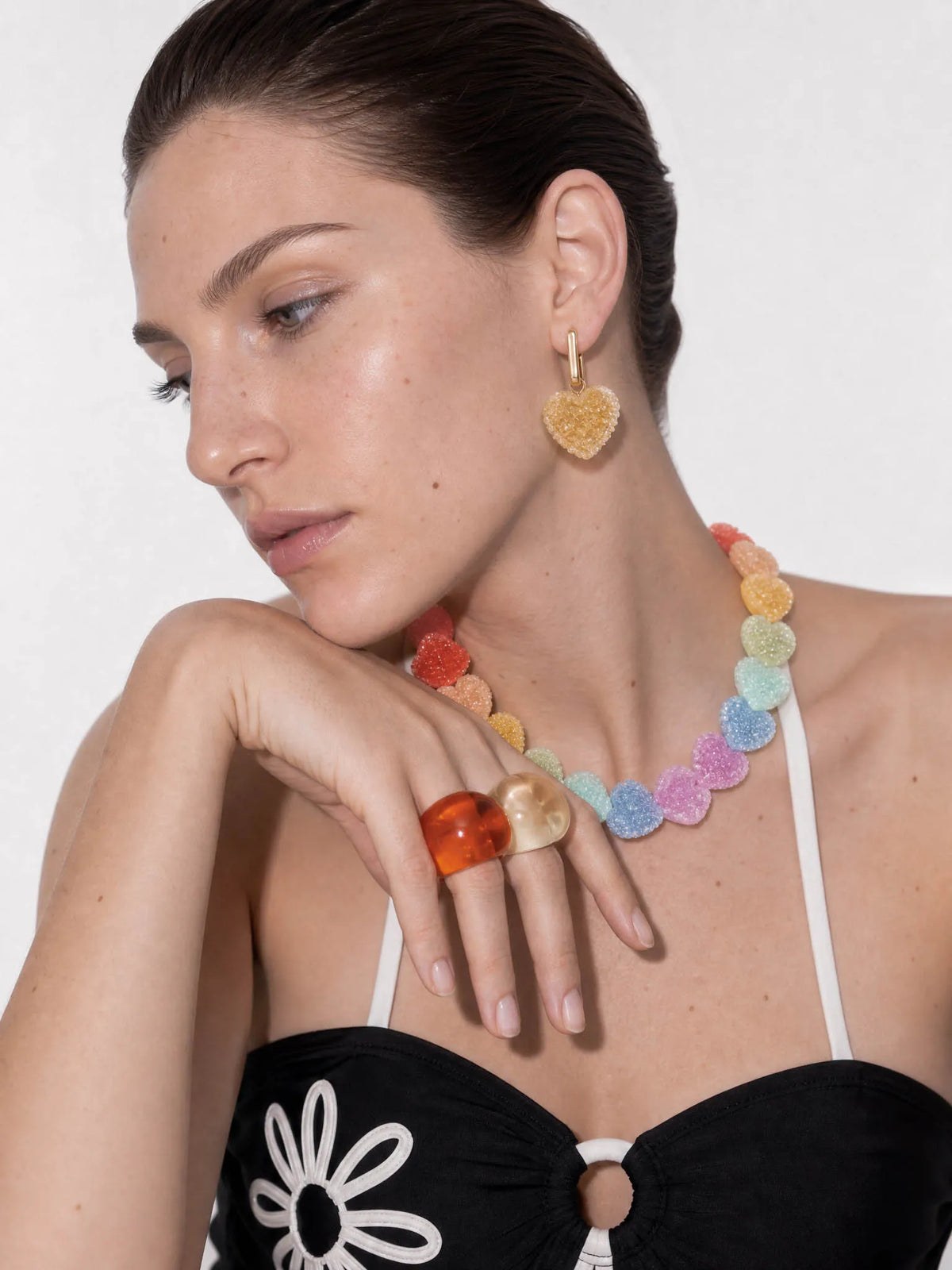 Jelly Mirror chunky resin ring in Transparent beige – detail view